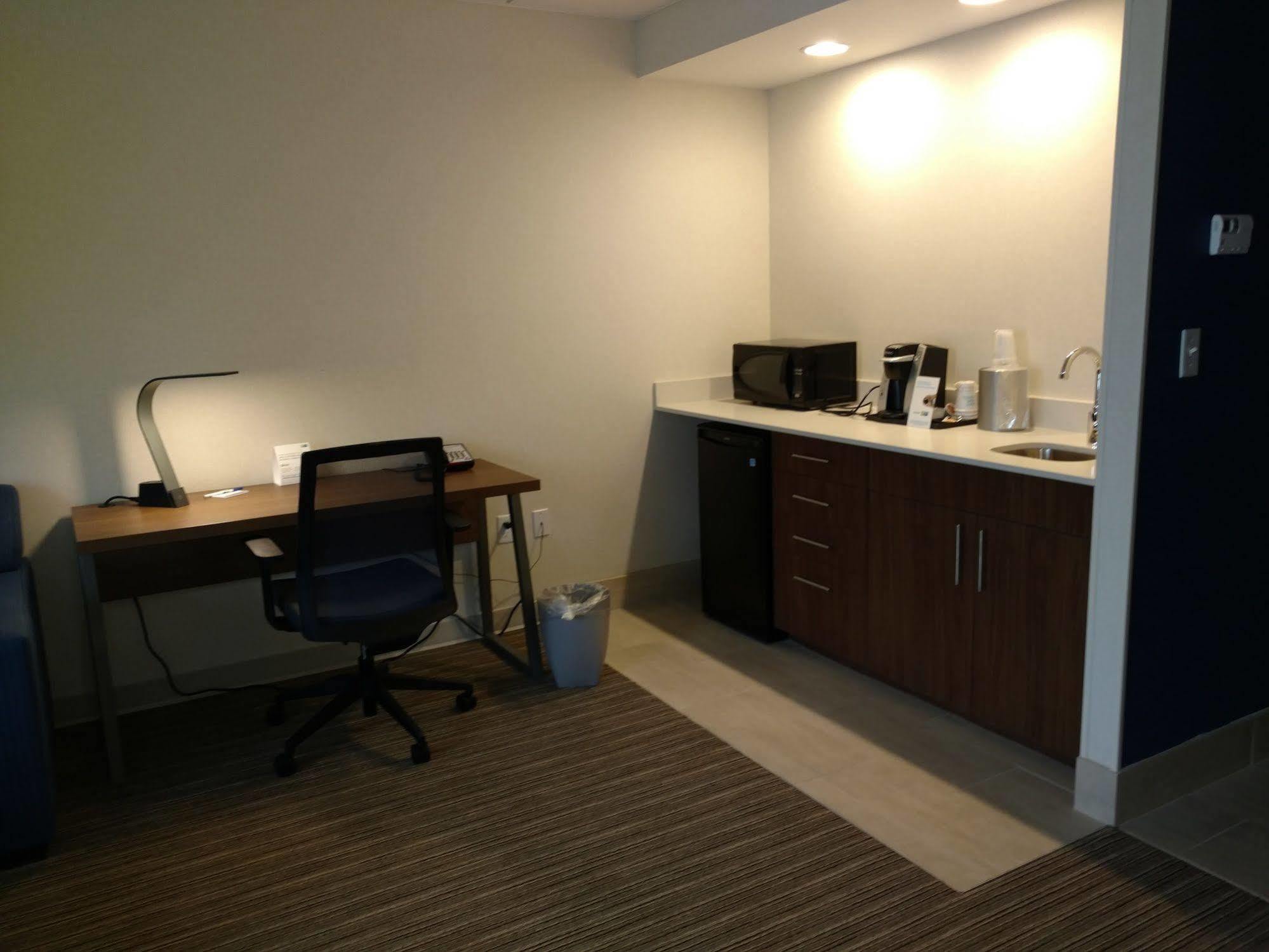 Holiday Inn Express Hotel & Suites Providence-Woonsocket By Ihg Εξωτερικό φωτογραφία