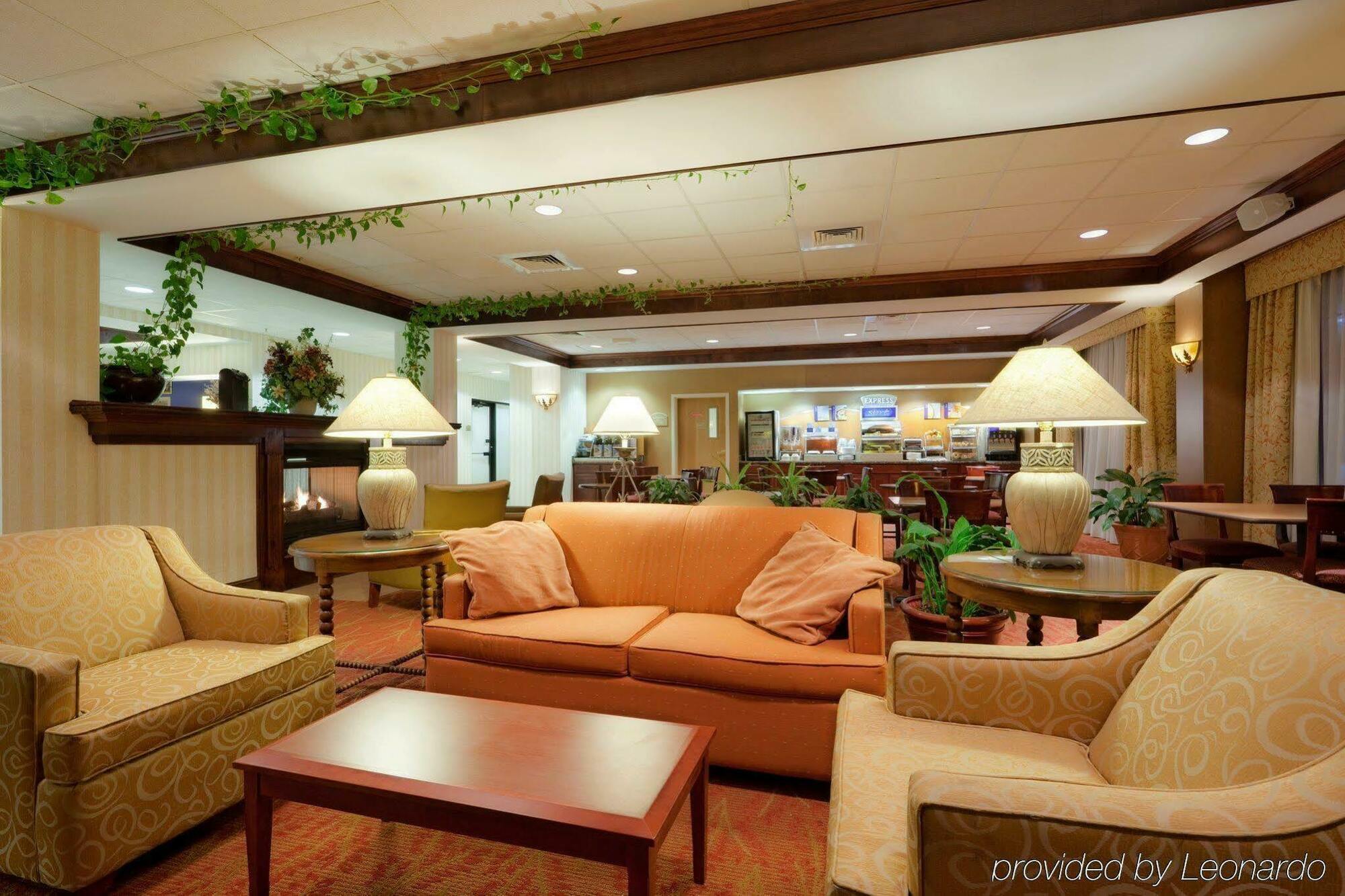 Holiday Inn Express Hotel & Suites Providence-Woonsocket By Ihg Εξωτερικό φωτογραφία